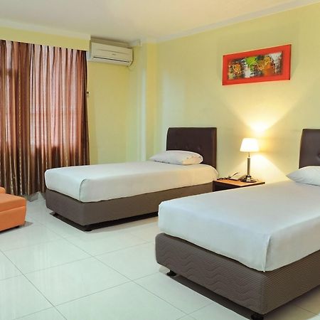 Hotel Banyuwangi Sintera Jakarta Buitenkant foto