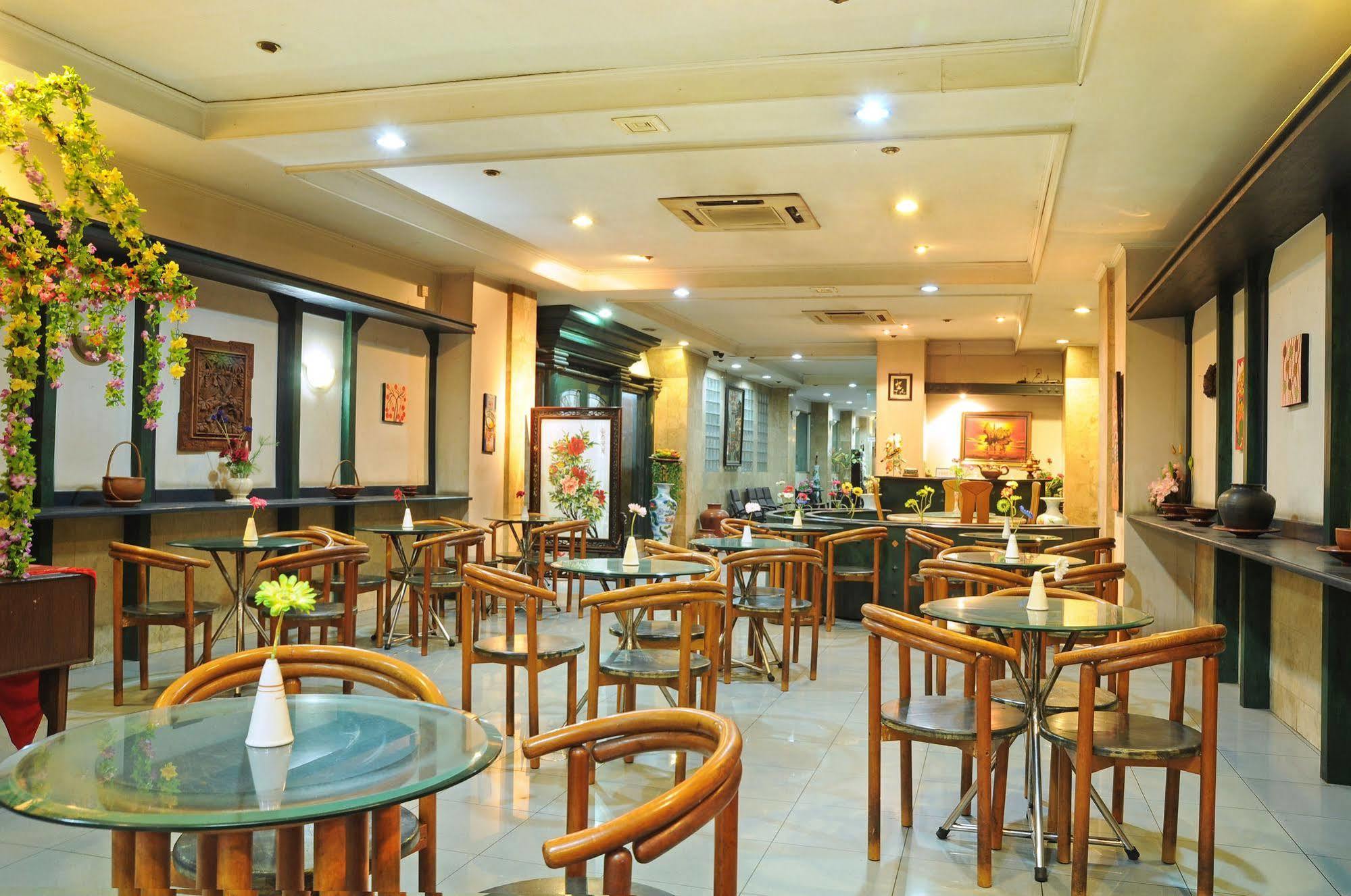 Hotel Banyuwangi Sintera Jakarta Buitenkant foto